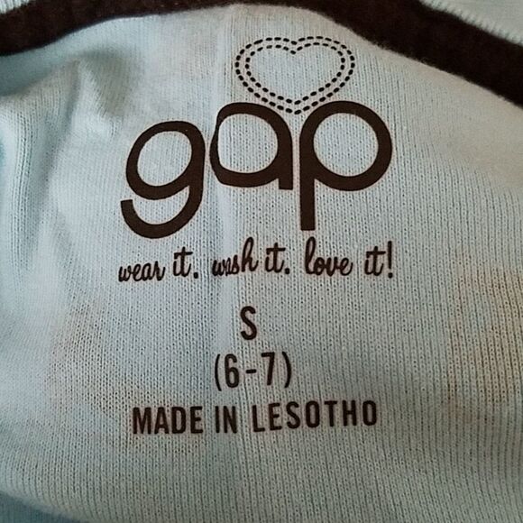 GAP Baby Blue Ice Skating Long Sleeve Shirt Size 6/7 Girls Winter Graphic Tee - Picture 2 of 2